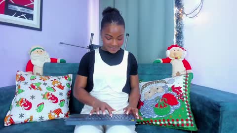 Nahomi Jones online show from 7, 12, 2024