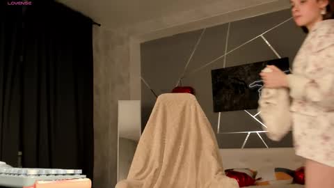 Snapshot of naomi_reiss chatting on 2, 3, 2026 naomi_reiss online show from 2, 3, 2026