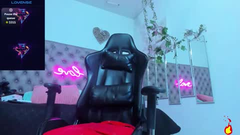 Naomi online show from 19, 12, 2025