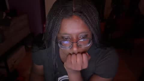 Snapshot of naomifux chatting on 12, 10, 2025 Naomi online show from 12, 10, 2025