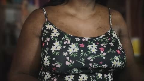 Snapshot of naomifux chatting on 12, 11, 2025 Naomi online show from 12, 11, 2025