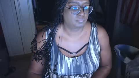 Snapshot of naomifux chatting on 2, 12, 2025 Naomi online show from 2, 12, 2025