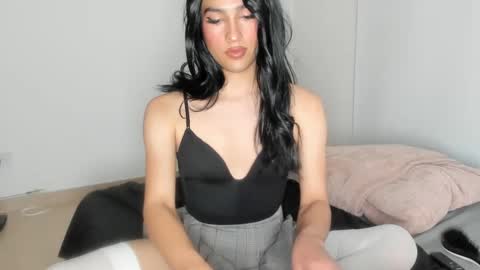 Snapshot of naomimoore chatting on 6, 2, 2025 Naomi Moore online show from 6, 2, 2025