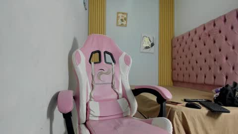 Snapshot of naomis_35 chatting on 7, 11, 2025 naomis_35 online show from 7, 11, 2025