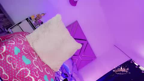 naomisaenz01 online show from 6, 7, 2026