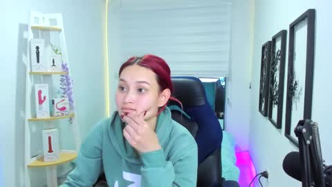 Snapshot of naomy777_ chatting on 19, 11, 2025 naomy online show from 19, 11, 2025