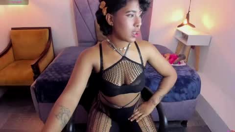 Snapshot of naomy__smith__ chatting on 23, 4, 2026 N A O M Y online show from 23, 4, 2026