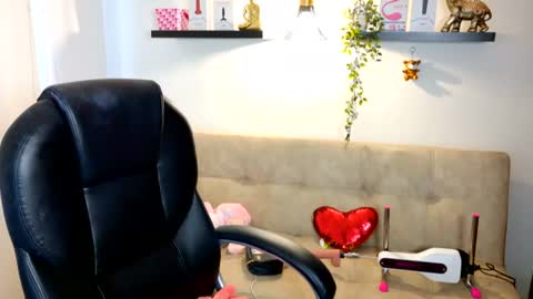 naomy online show from 27, 7, 2026