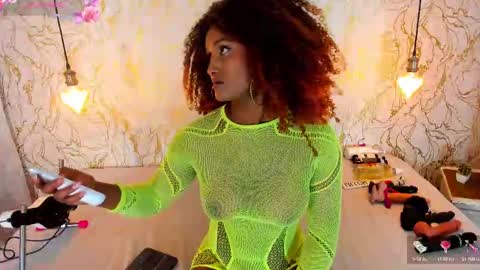 Snapshot of naomyy_cooper chatting on 26, 9, 2025 Naomy online show from 26, 9, 2025