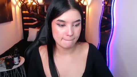 natalie  online show from 17, 4, 2026