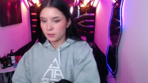 Snapshot of natalie_loffreda chatting on 2, 5, 2026 natalie online show from 2, 5, 2026