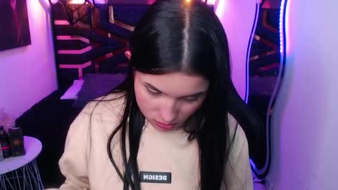 Snapshot of natalie_loffreda chatting on 6, 5, 2026 natalie online show from 6, 5, 2026