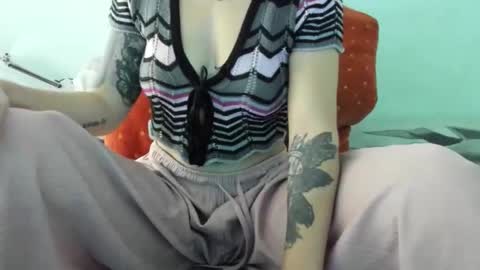 Snapshot of nataliehot2 chatting on 14, 12, 2025 nat online show from 14, 12, 2025