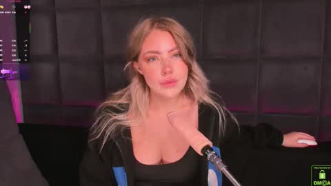 Snapshot of natehalll chatting on 29, 11, 2025 NATE online show from 29, 11, 2025