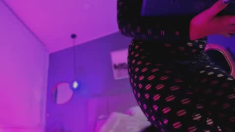 nathalia stone  online show from 18, 1, 2026