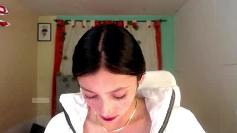 Snapshot of nathaly_blue chatting on 17, 12, 2025 nathaly_blue online show from 17, 12, 2025
