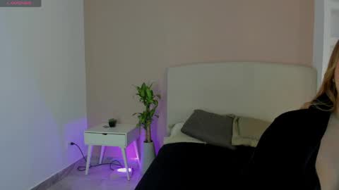 NATHALY  online show from 18, 4, 2026