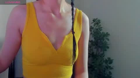 Snapshot of natural_form chatting on 23, 10, 2025 peach online show from 23, 10, 2025