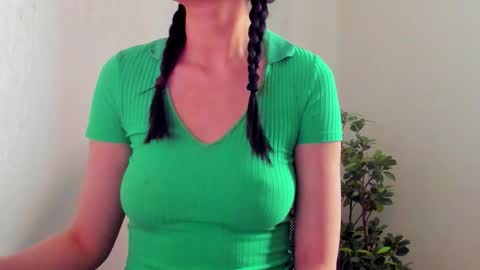 Snapshot of natural_form chatting on 16, 12, 2025 peach online show from 16, 12, 2025