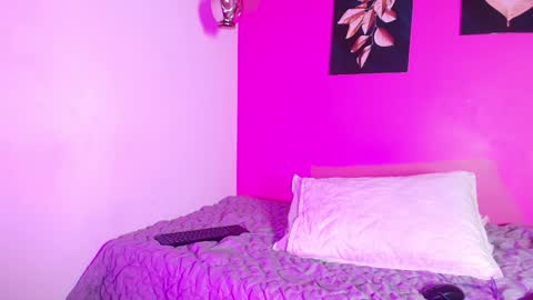 Snapshot of naturaltitss_ chatting on 16, 12, 2024 Gwen online show from 16, 12, 2024