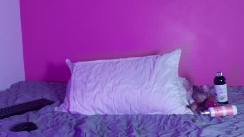 Snapshot of naturaltitss_ chatting on 16, 12, 2024 Gwen online show from 16, 12, 2024