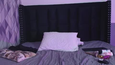 Snapshot of naturaltitss_ chatting on 25, 12, 2024 Gwen online show from 25, 12, 2024