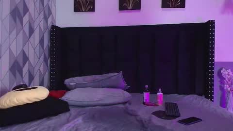 Snapshot of naturaltitss_ chatting on 1, 1, 2025 Gwen online show from 1, 1, 2025
