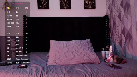 Snapshot of naturaltitss_ chatting on 1, 2, 2025 Gwen online show from 1, 2, 2025