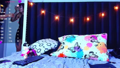 Snapshot of naturaltitss_ chatting on 5, 2, 2025 Gwen online show from 5, 2, 2025