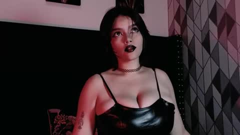 Snapshot of naturaltitss_ chatting on 25, 9, 2025 Gwen online show from 25, 9, 2025