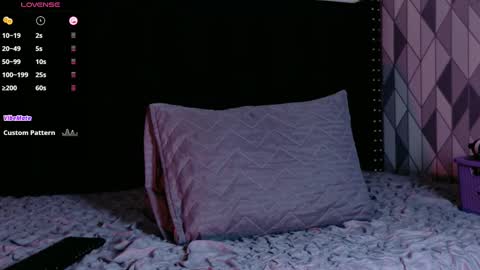Snapshot of naturaltitss_ chatting on 26, 9, 2025 Gwen online show from 26, 9, 2025