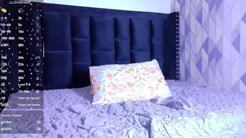 Snapshot of naturaltitss_ chatting on 11, 10, 2025 Gwen online show from 11, 10, 2025