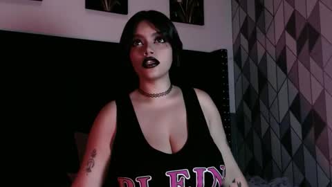 Snapshot of naturaltitss_ chatting on 22, 10, 2025 Gwen online show from 22, 10, 2025