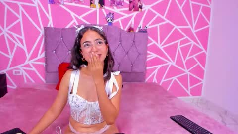 Snapshot of naty_star18 chatting on 16, 12, 2025 Natalia online show from 16, 12, 2025