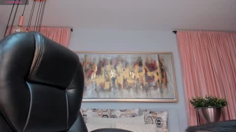 Snapshot of natyferrer chatting on 7, 2, 2025 Naty Ferrer online show from 7, 2, 2025