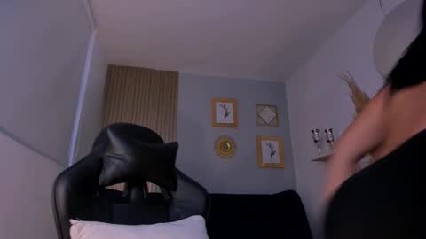 Snapshot of natyferrer chatting on 2, 10, 2025 Naty Ferrer online show from 2, 10, 2025