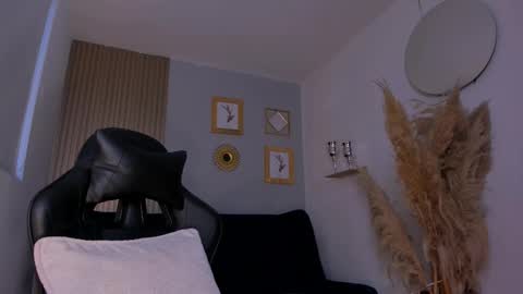 Snapshot of natyferrer chatting on 8, 10, 2025 Naty Ferrer online show from 8, 10, 2025