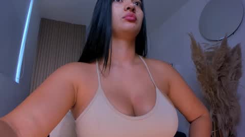 Snapshot of natyferrer chatting on 12, 10, 2025 Naty Ferrer online show from 12, 10, 2025