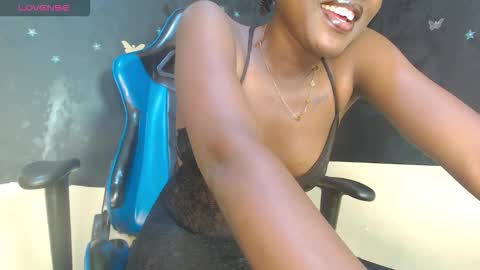 Snapshot of naughty_kitty021 chatting on 1, 11, 2025 naomi online show from 1, 11, 2025