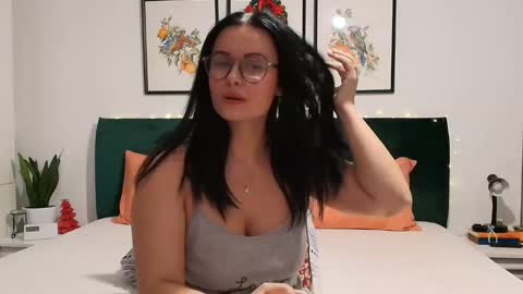 NaughtyBrunetteXXX online show from 1, 12, 2024