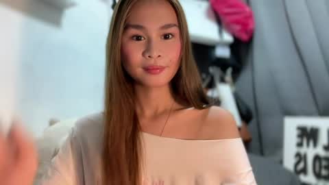 your girlfriend mira online show from 13, 4, 2026