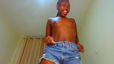 Snapshot of naughtyqueen12 chatting on 12, 9, 2025 naughtyqueen12 online show from 12, 9, 2025