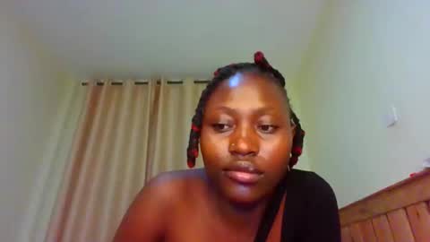 Snapshot of naughtyqueen12 chatting on 28, 10, 2025 naughtyqueen12 online show from 28, 10, 2025