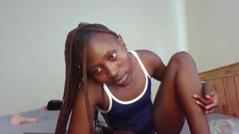 Snapshot of naughtyqueen12 chatting on 16, 12, 2025 naughtyqueen12 online show from 16, 12, 2025