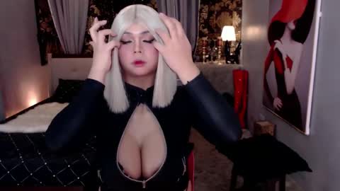 ITS ME YOGIRL PATRICIA online show from 23, 1, 2025