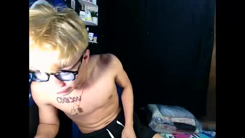 Snapshot of naugthyboyloy chatting on 19, 11, 2025 Loy online show from 19, 11, 2025