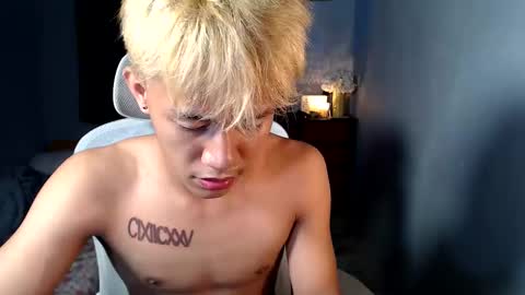 Snapshot of naugthyboyloy chatting on 14, 12, 2025 Loy online show from 14, 12, 2025