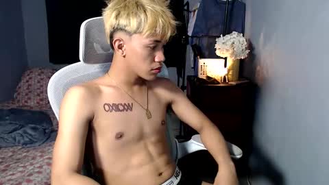 Snapshot of naugthyboyloy chatting on 15, 12, 2025 Loy online show from 15, 12, 2025