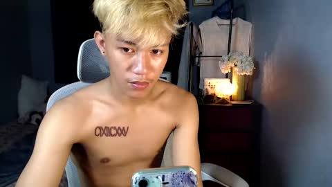 Snapshot of naugthyboyloy chatting on 17, 12, 2025 Loy online show from 17, 12, 2025