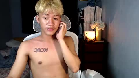 Snapshot of naugthyboyloy chatting on 17, 12, 2025 Loy online show from 17, 12, 2025